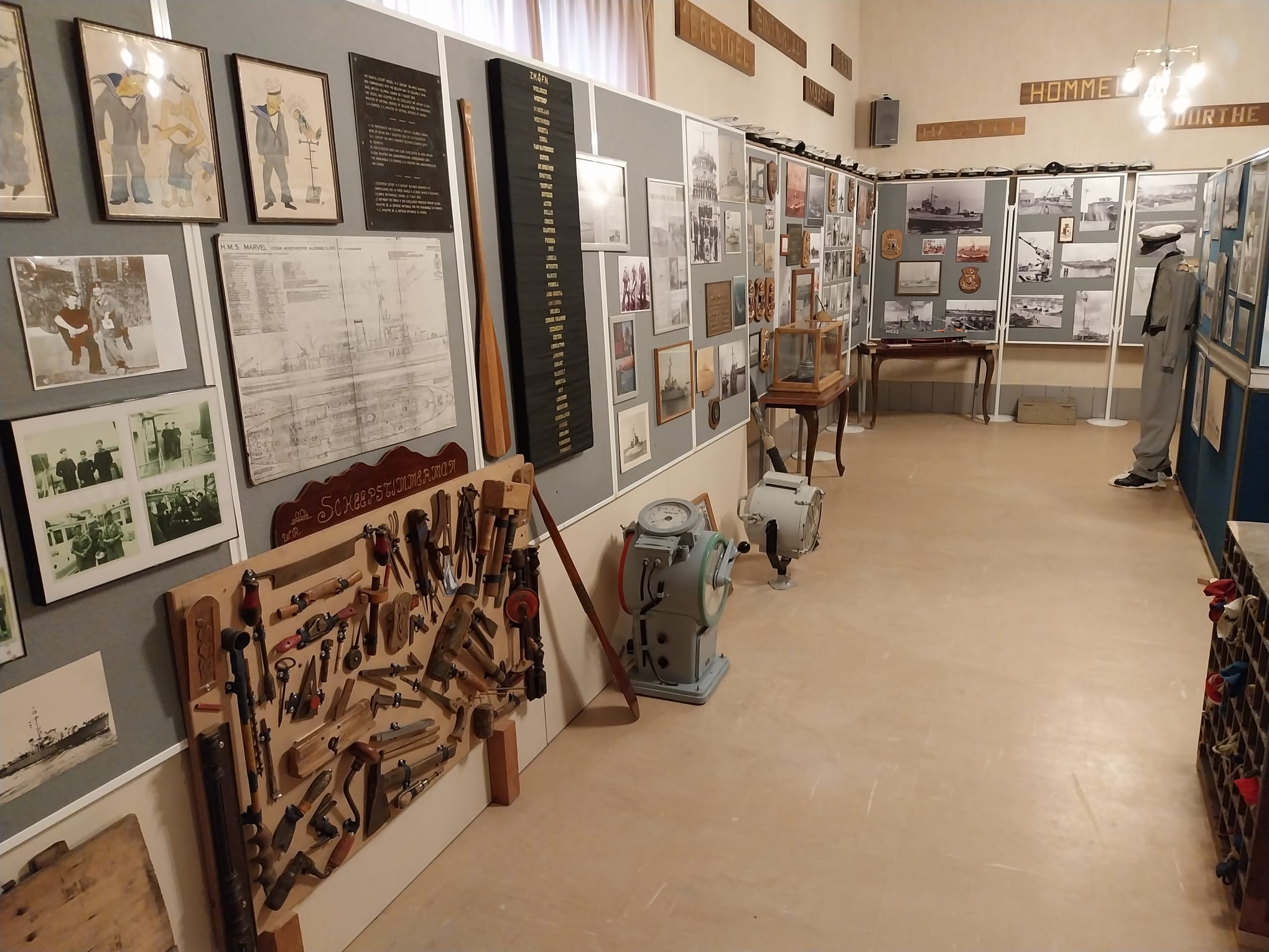 Document and photograph display